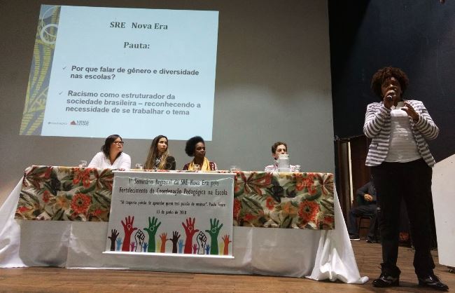 A superintendente de Modalidades e Temáticas Especiais de Ensino da SEE, Iara Pires Viana, ministrou a palestra magna com o tema 